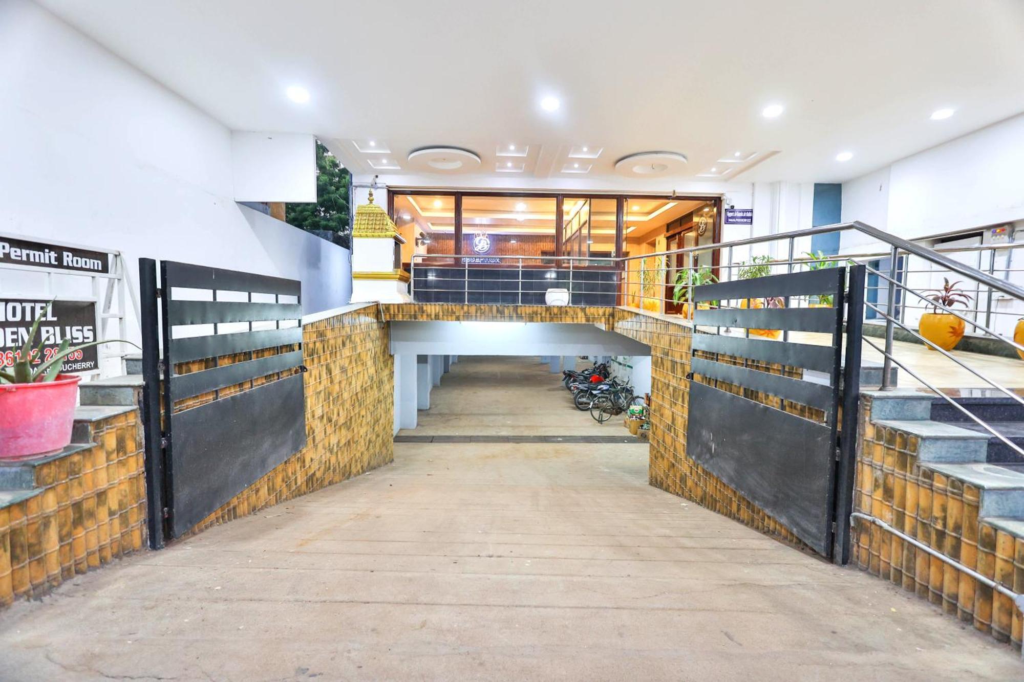 Hotel Golden Bliss Пондичерри Экстерьер фото