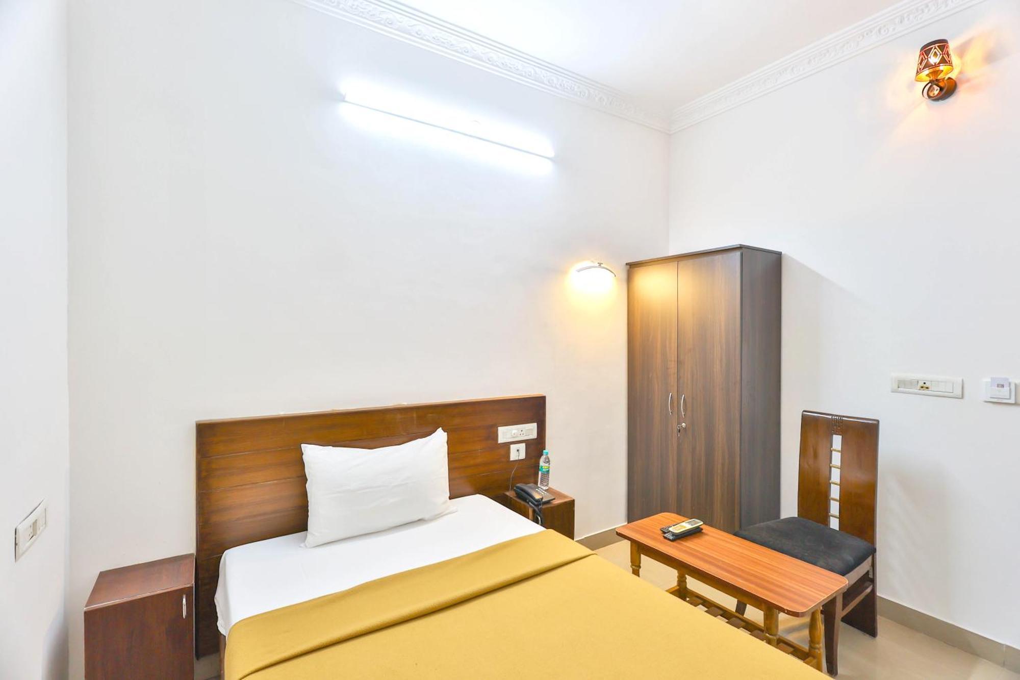 Hotel Golden Bliss Пондичерри Экстерьер фото