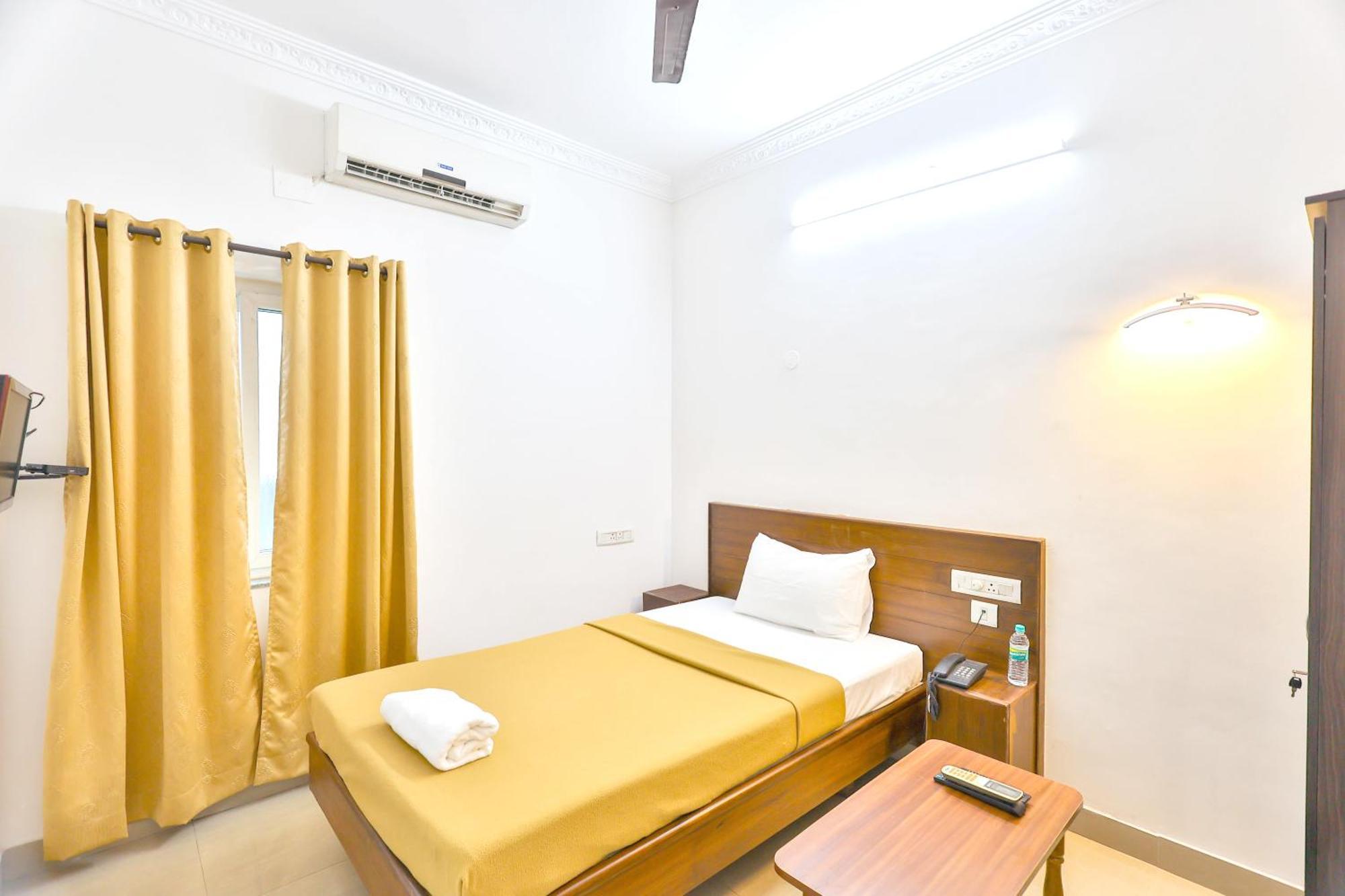 Hotel Golden Bliss Пондичерри Экстерьер фото